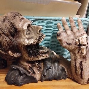 Zombie bottle holder